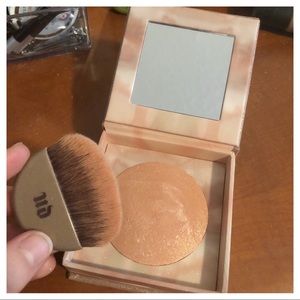 Urban Decay Naked Illuminated Aura